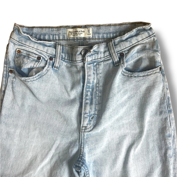 Abercrombie & Fitch Ultra High Rise 90’s Slim Straight Jeans Light Wash 27/4 L - Picture 9 of 16